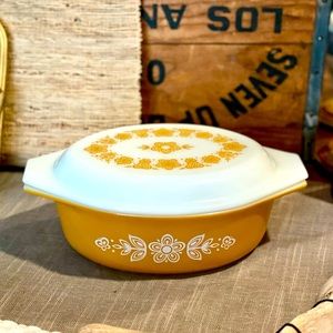 PYREX Vintage Golden Butterfly Baking Casserole Dish with Lid 1.5 Qt